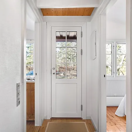 Amazing In With 2 Bedrooms And Internet *